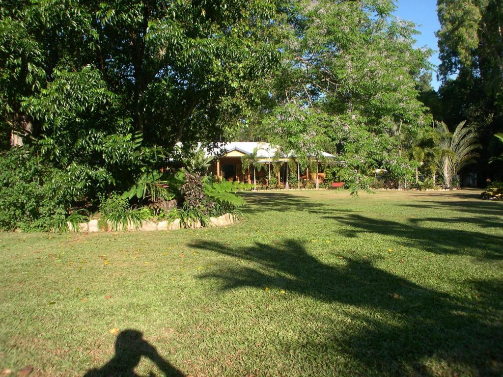 Hibiscus Lodge Bed & Breakfast Wongaling Beach Buitenkant foto