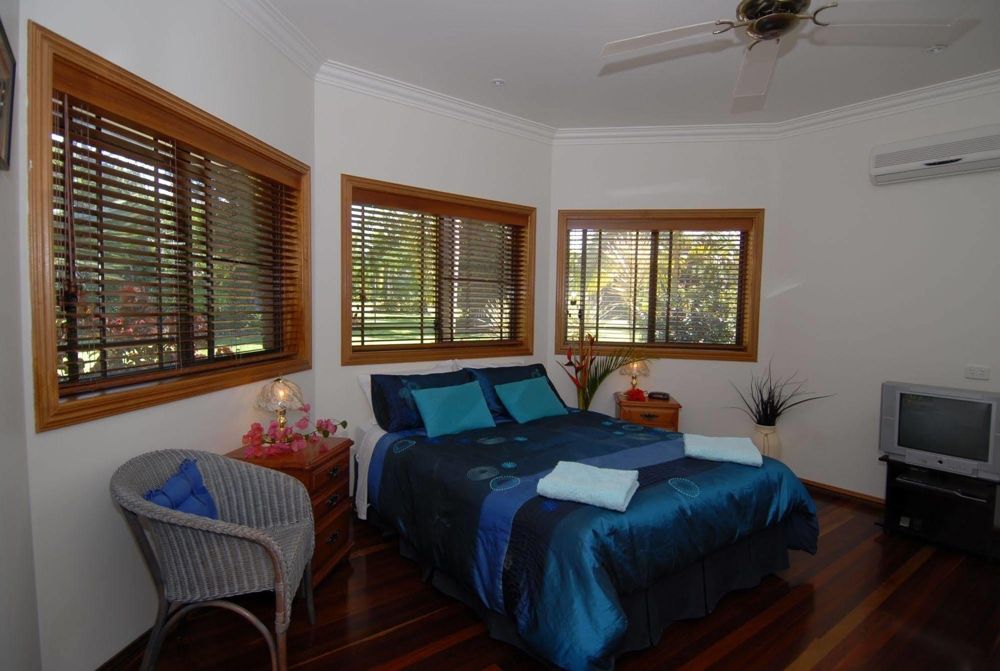Hibiscus Lodge Bed & Breakfast Wongaling Beach Buitenkant foto