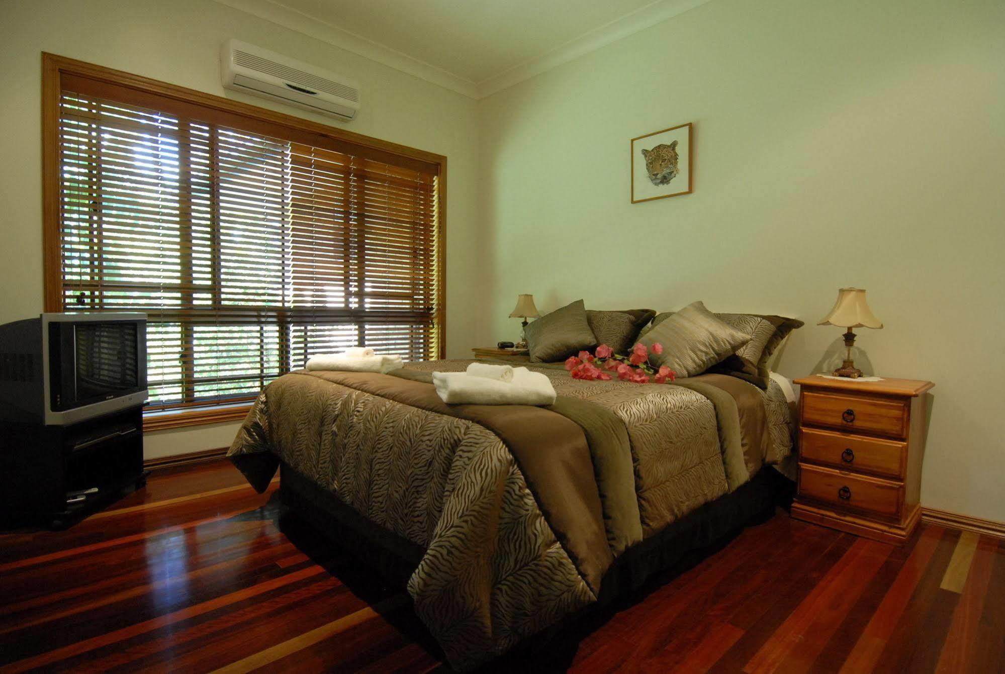 Hibiscus Lodge Bed & Breakfast Wongaling Beach Buitenkant foto