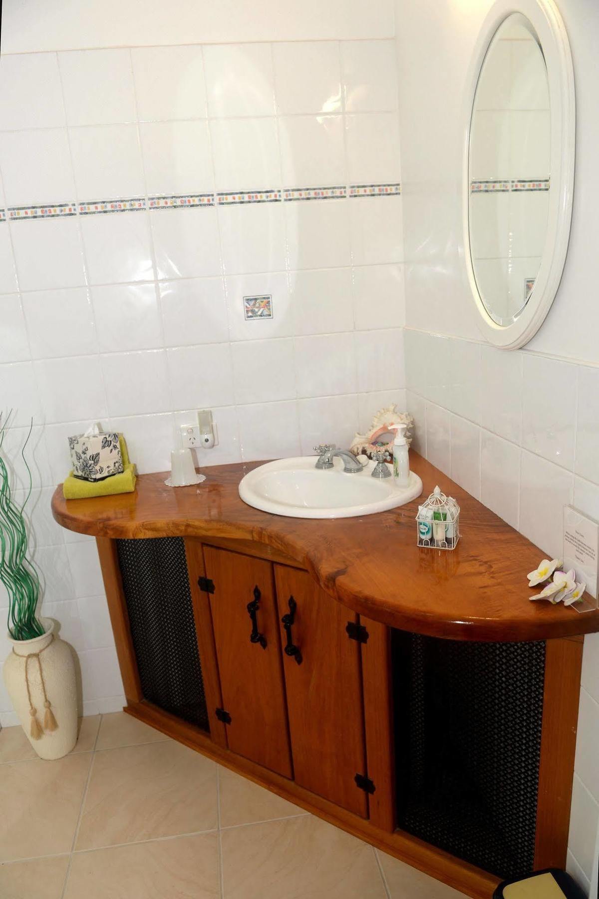 Hibiscus Lodge Bed & Breakfast Wongaling Beach Buitenkant foto